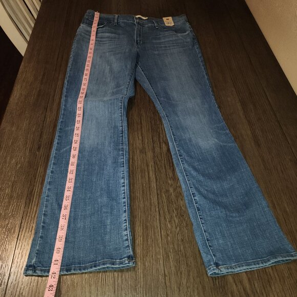 Levi’s Classic Bootcut Jeans NWT Size 16 Medium Wash Blue - Picture 3 of 16
